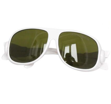 良い値段 190nm SGSの証明書IPLの予備品のYagのレーザーの安全ガラス オンライン